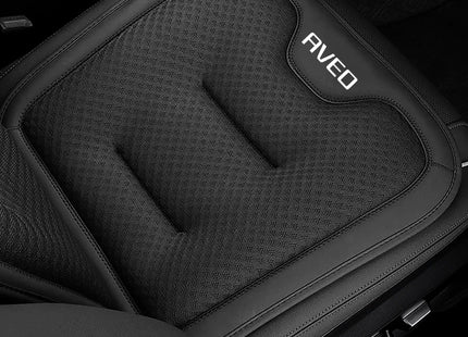 Coussin de Siège de Voiture pour Chevrolet Aveo T250 T300 (2011-2024) – Housse de Protection Dossier et Siège Arrière – Matériau Soie Glacée – Toutes Saisons – Rembourrage en Duvet – Épaisseur Standard